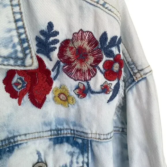 Hollister Light Denim Floral Embroidered Button Front Jacket - XL - Picture 6 of 8